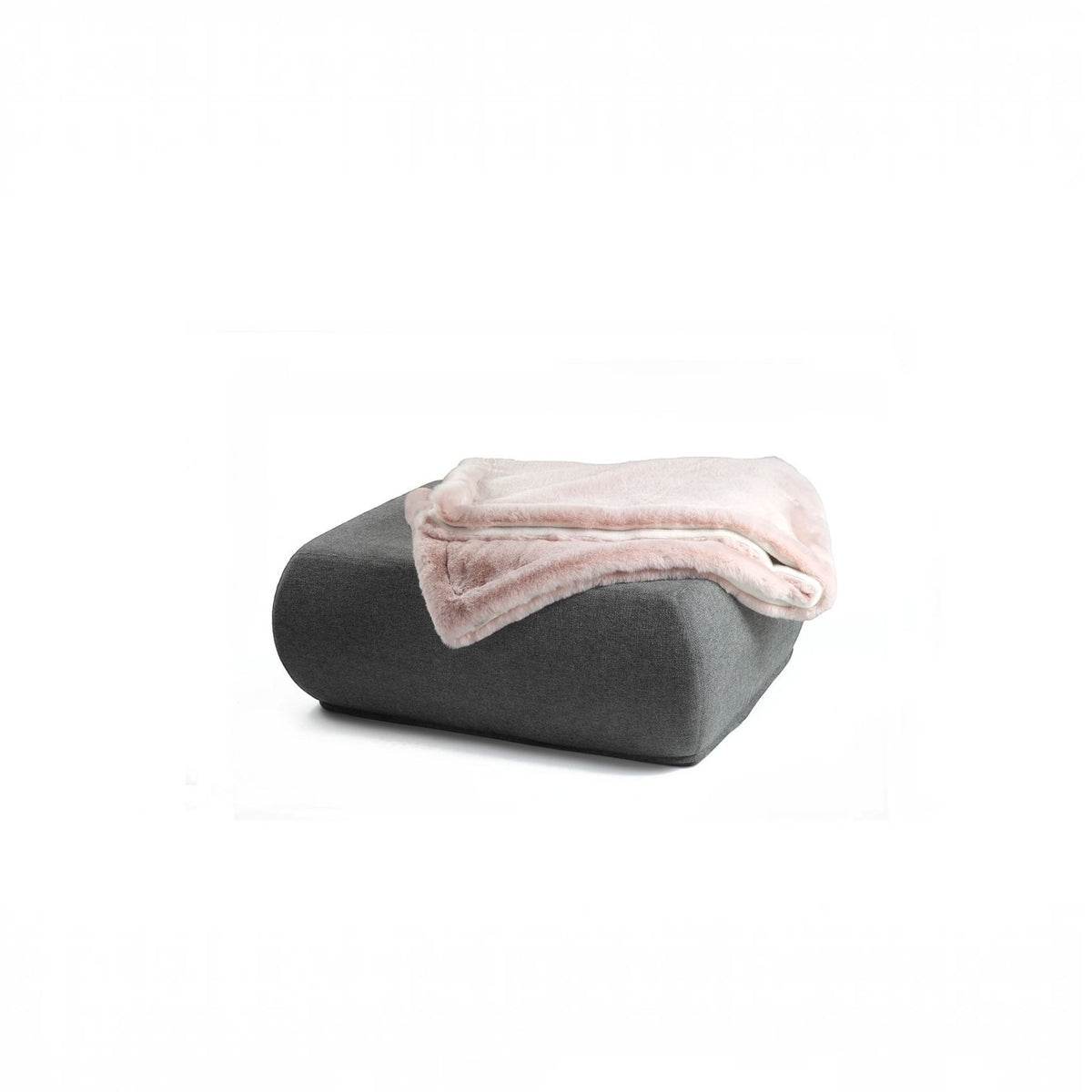 havaneser.shop Wohndecke aus weichem Webpelz in zartem Rosa, elegant drapiert auf einem grauen Polsterhocker.