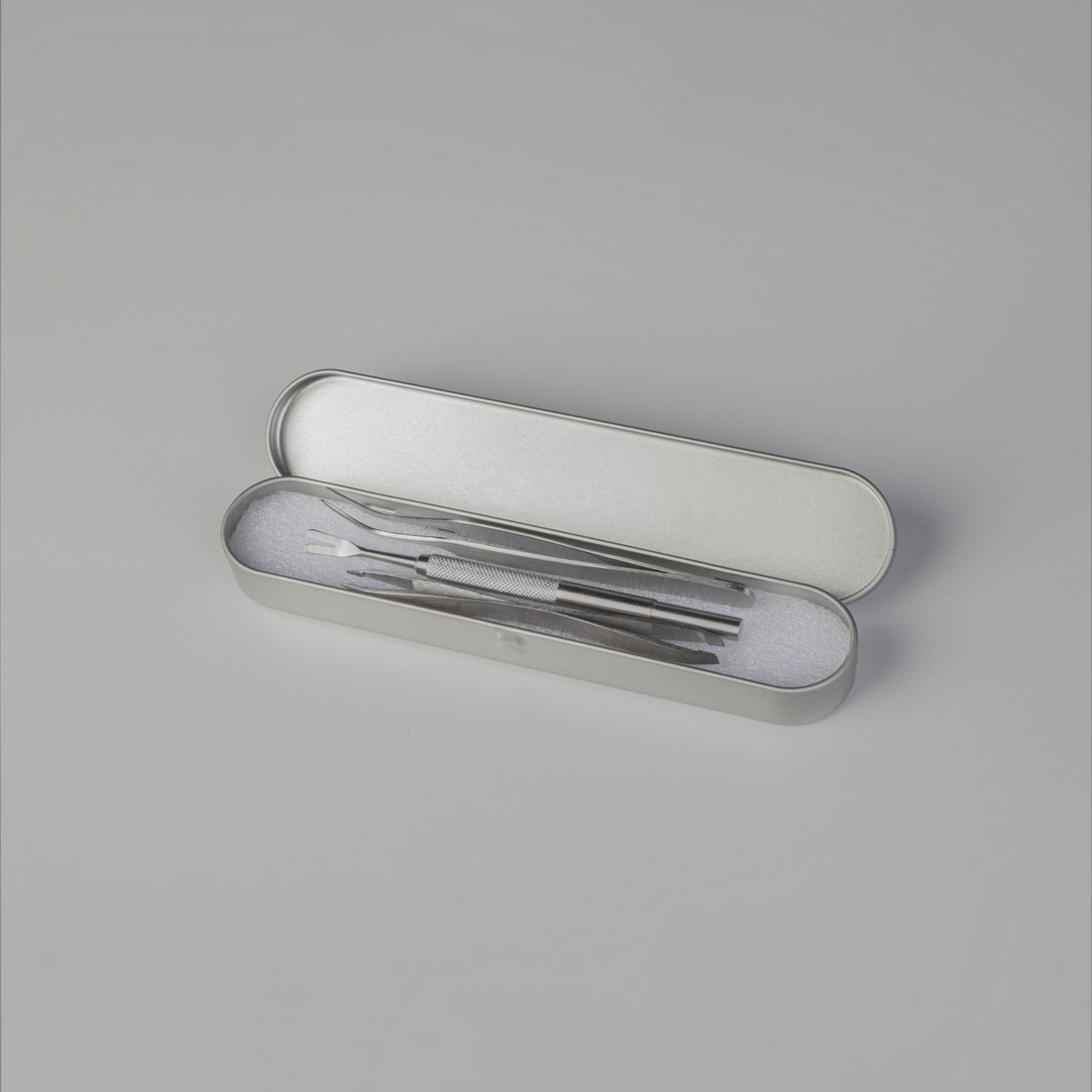 havaneser.shop Fluff Fresh Zeckenzangen-Set aus Edelstahl in silberner Metallbox zur sicheren Zeckenentfernung